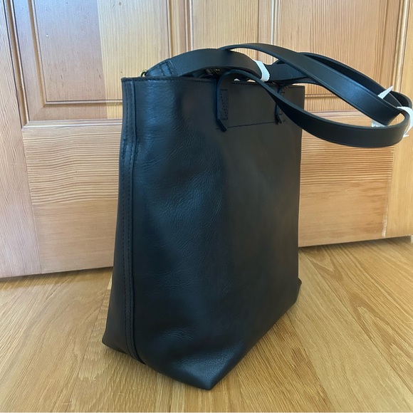 NWT Madewell Leather Tote Shoulder Bag with Zipper Closure - Picture 5 of 15